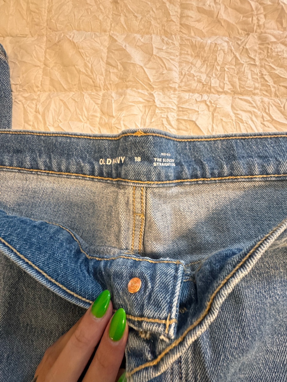 Old Navy Women's Light Blue Relaxed Fit Jeans - Picture 4 of 4